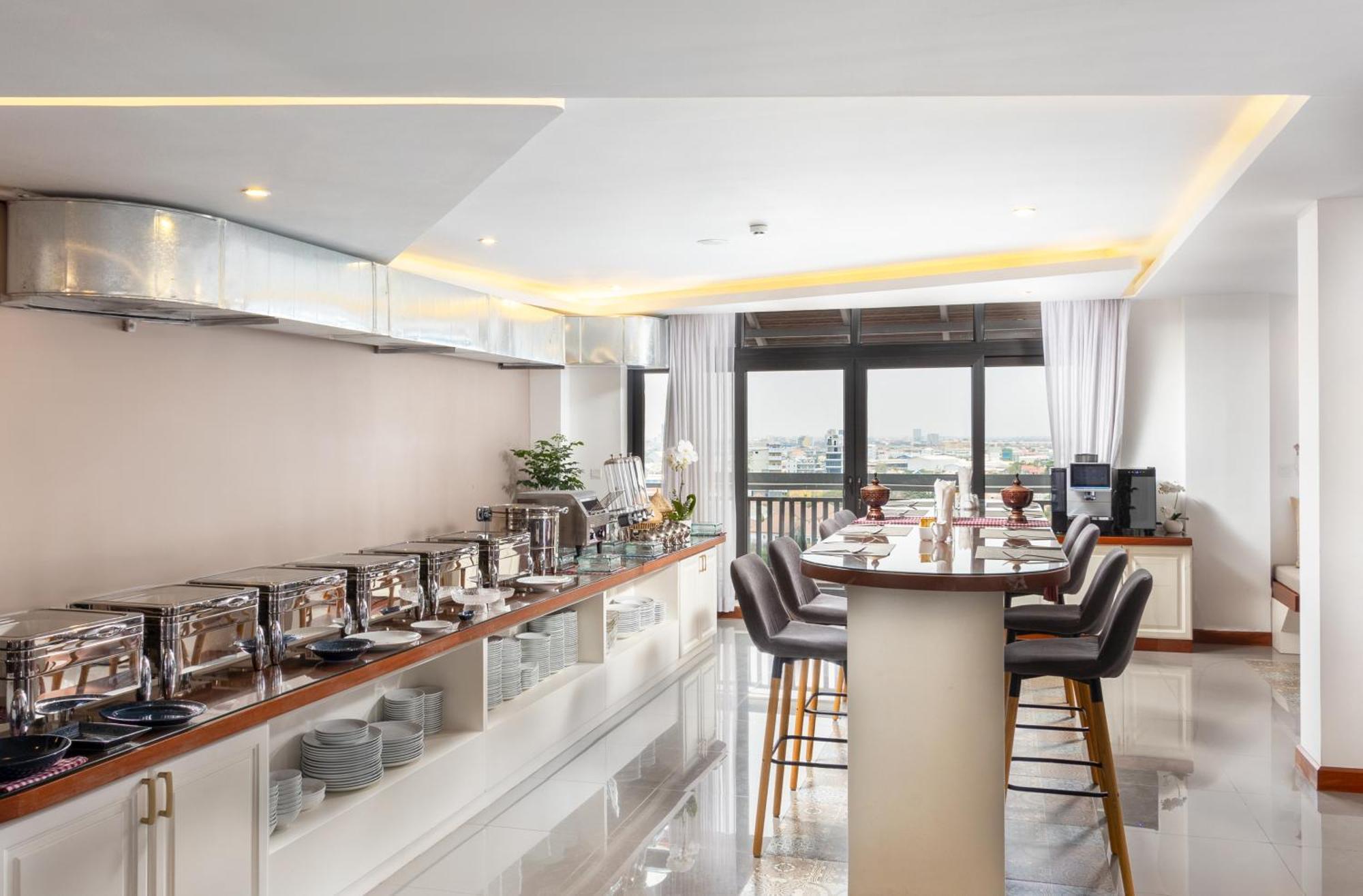 Jaya Suites Hotel Phnom Penh Exteriör bild
