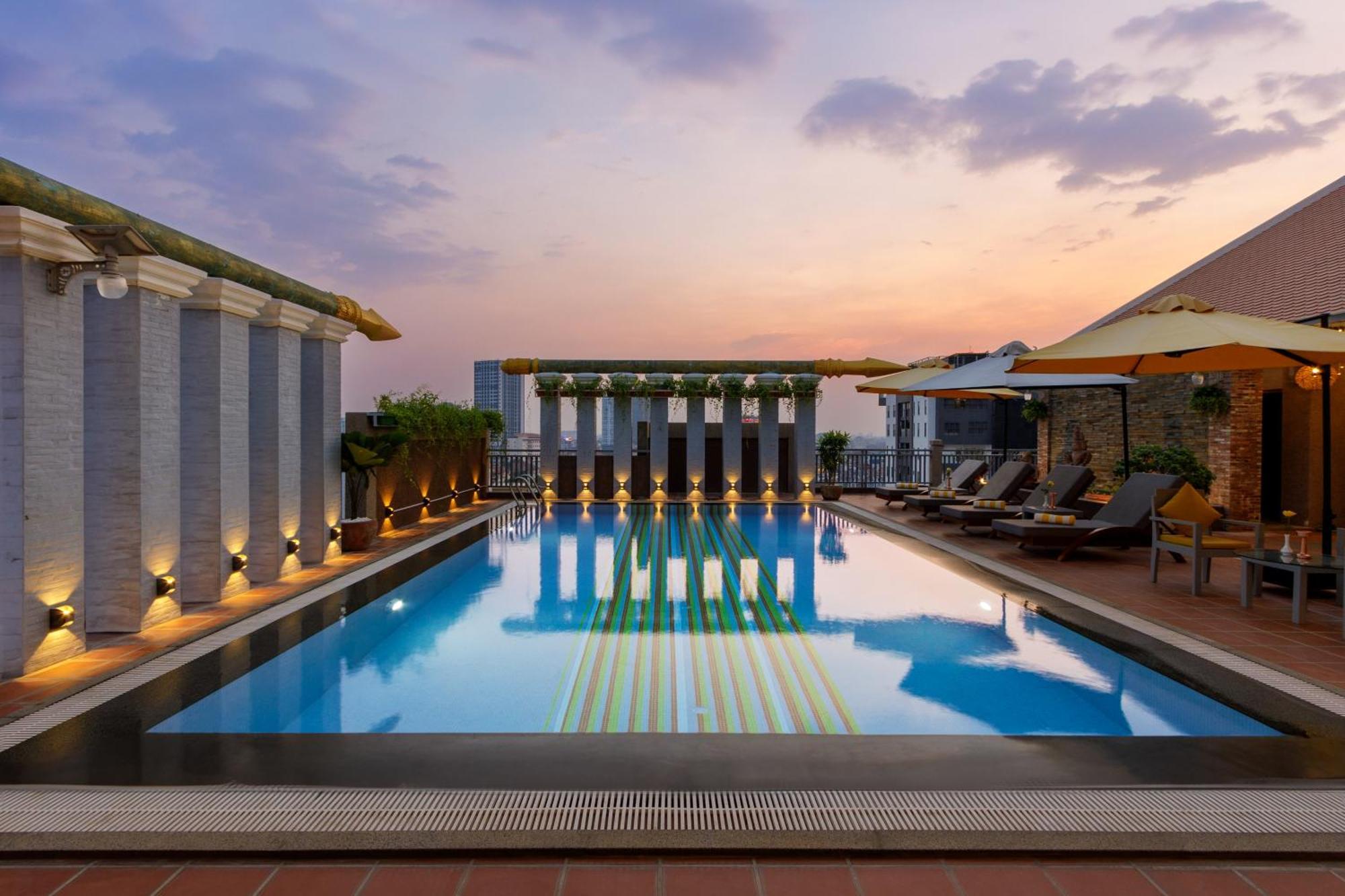 Jaya Suites Hotel Phnom Penh Exteriör bild