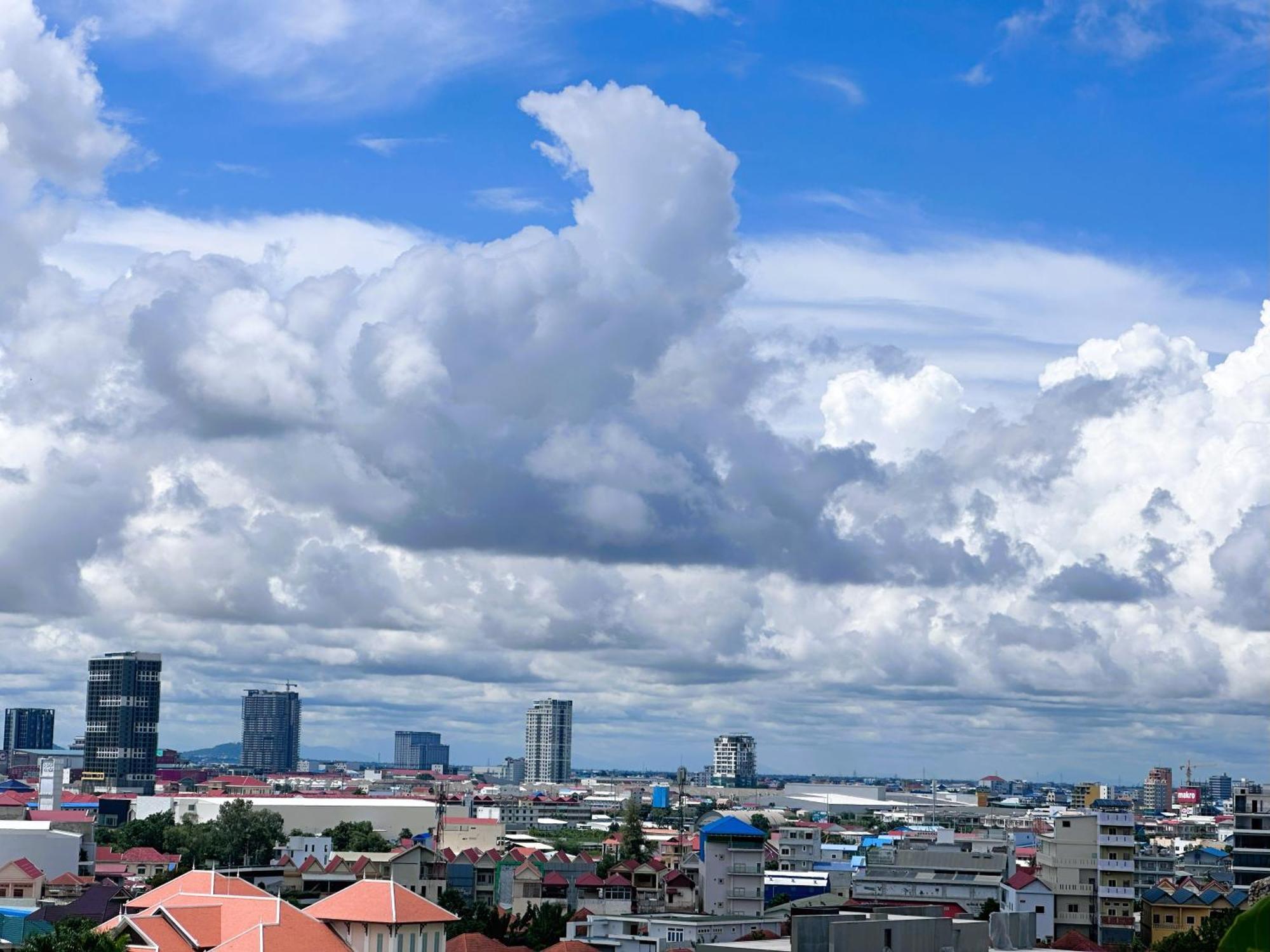 Jaya Suites Hotel Phnom Penh Exteriör bild