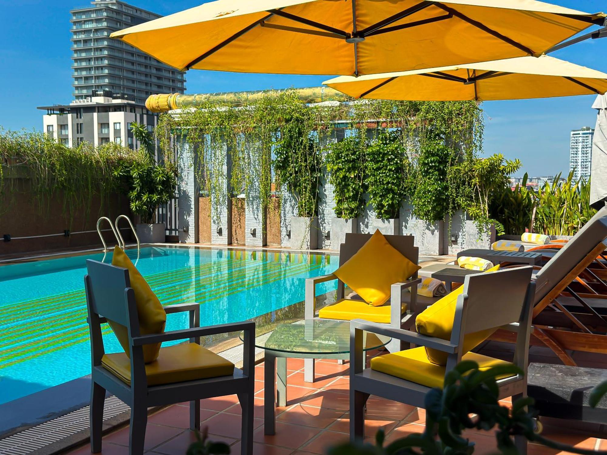 Jaya Suites Hotel Phnom Penh Exteriör bild